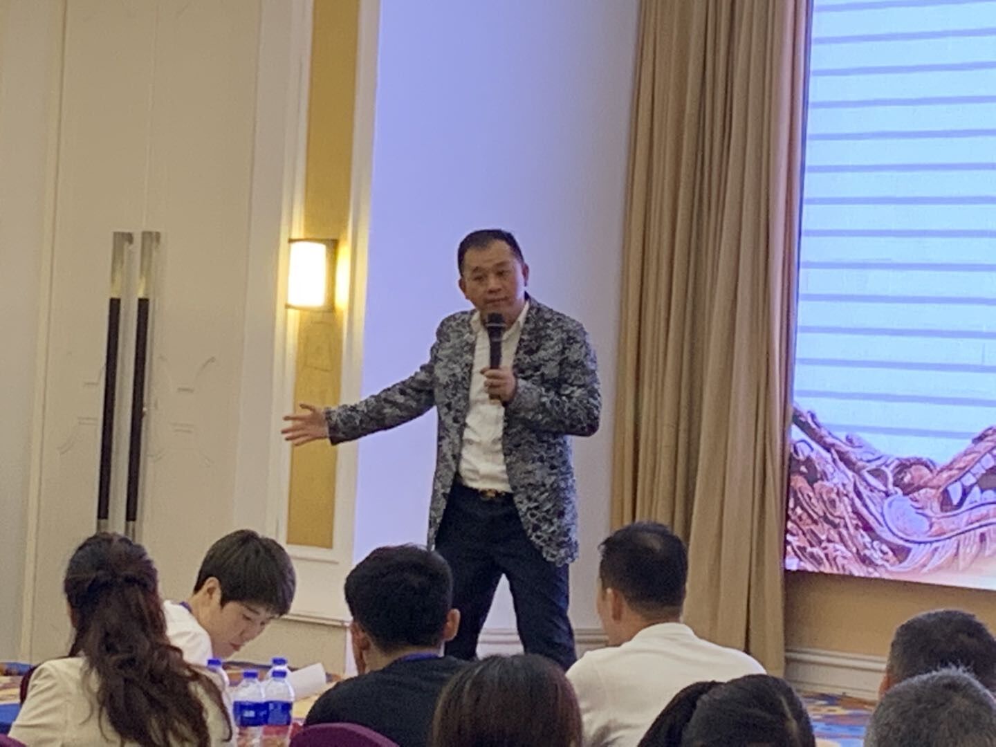 領(lǐng)導帶好團隊的5個法則之三：貼心的激勵